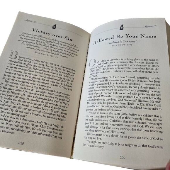 Henry T. Blackaby Experiencing God Day-by-Day - Picture 4 of 4